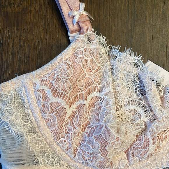 Victorias Secret baby pink bralette with underwire and lace - size 34B - Picture 2 of 4
